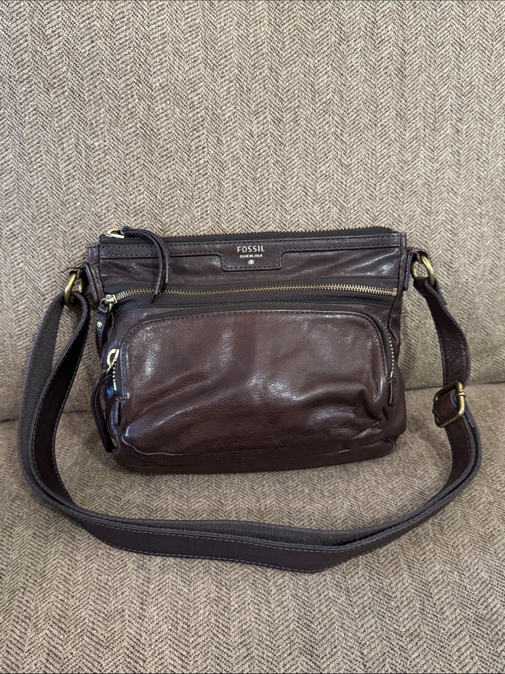 Fossil brown leather shoulder bag with adjustable strap